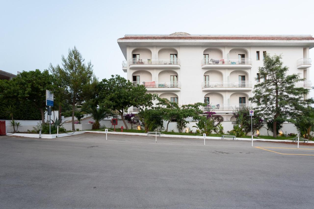 Club Azzurro Hotel & Resort Porto Cesareo Eksteriør billede
